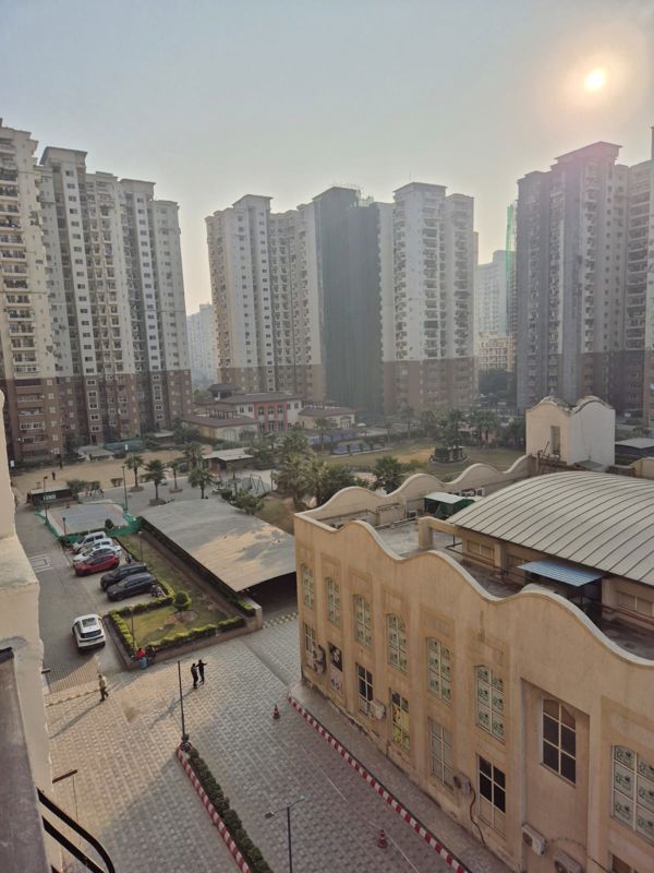 3 BHK 1950 Sq.Ft. Apartment in Express Zenith