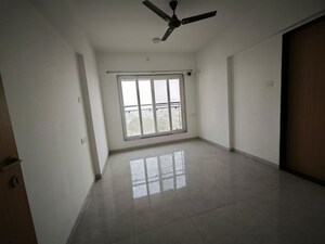 Room in 2 BHK Apartment at Vaibhav Queens Park, Chembur – for Rent