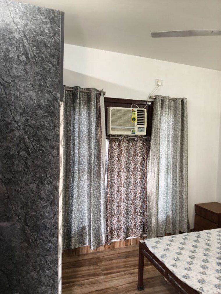 Room, rwa-apartments-sector-71 1 RK 350 Sq.Ft. Independent House In Sector 71 Noida 10083175