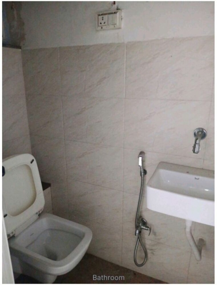 Bathroom, vashi sector 28 4 Bedroom 850 Sq.Ft. Apartment In Vashi Sector 28 Navi Mumbai 10086687