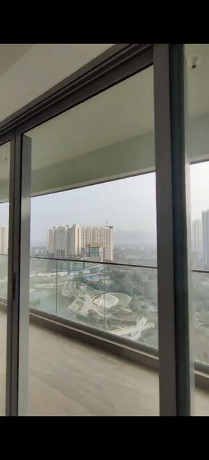 Room in 4 BHK Apartment at Kalpataru Immensa, Kolshet Road – for Rent