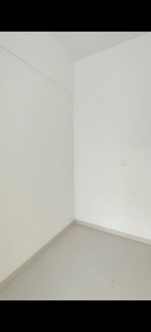 Room in 4 BHK Apartment at Kalpataru Immensa, Kolshet Road – for Rent