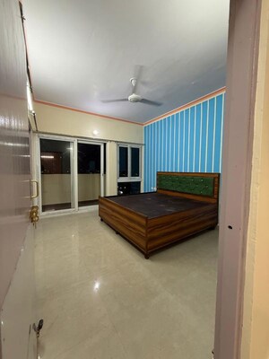 Room in 2 BHK Apartment at Gaurs Siddhartham, Siddharth Vihar – for Rent