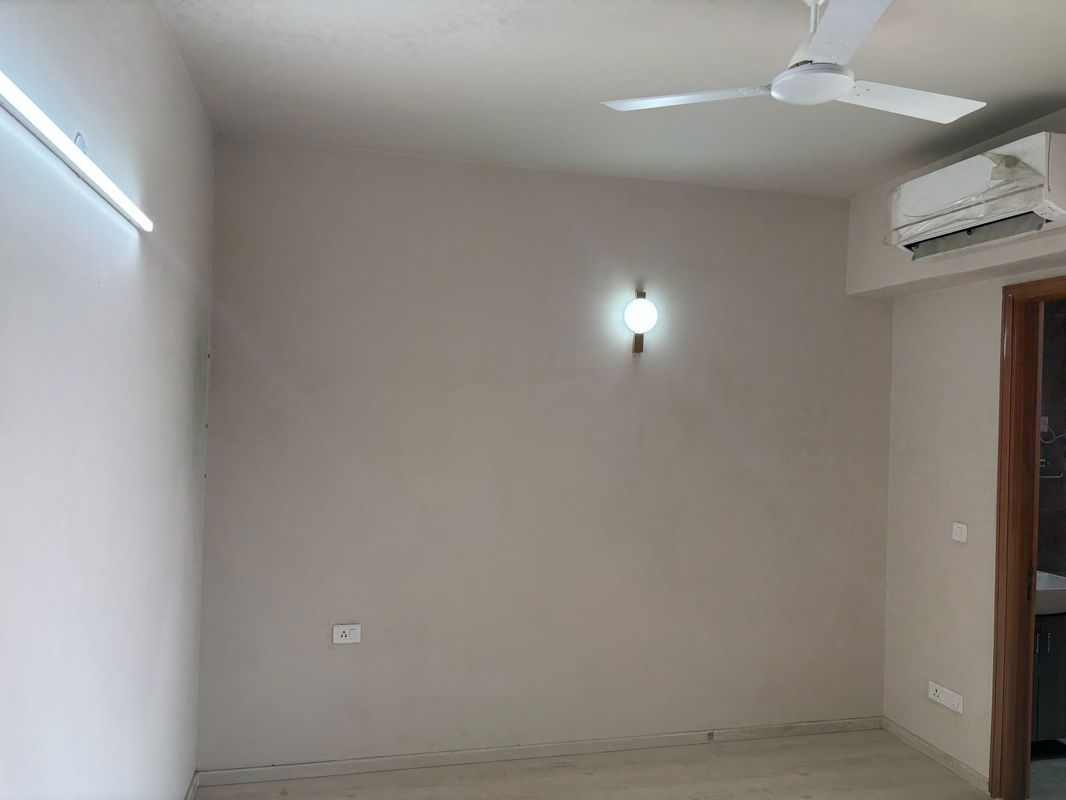 2 BHK + Extra Room Apartment For Sale in Smart World Orchard