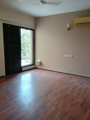 Room in 5 BHK Villa at Unitech Uniworld Resorts-The Residences, Sector 33 – for Sale
