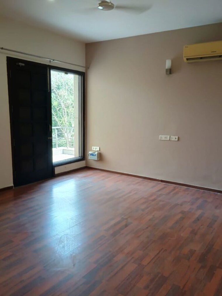 Room, unitech-uniworld-resorts-the-residences 5 Bedroom 6996 Sq.Ft. Villa In Sector 33 Gurgaon 10086801