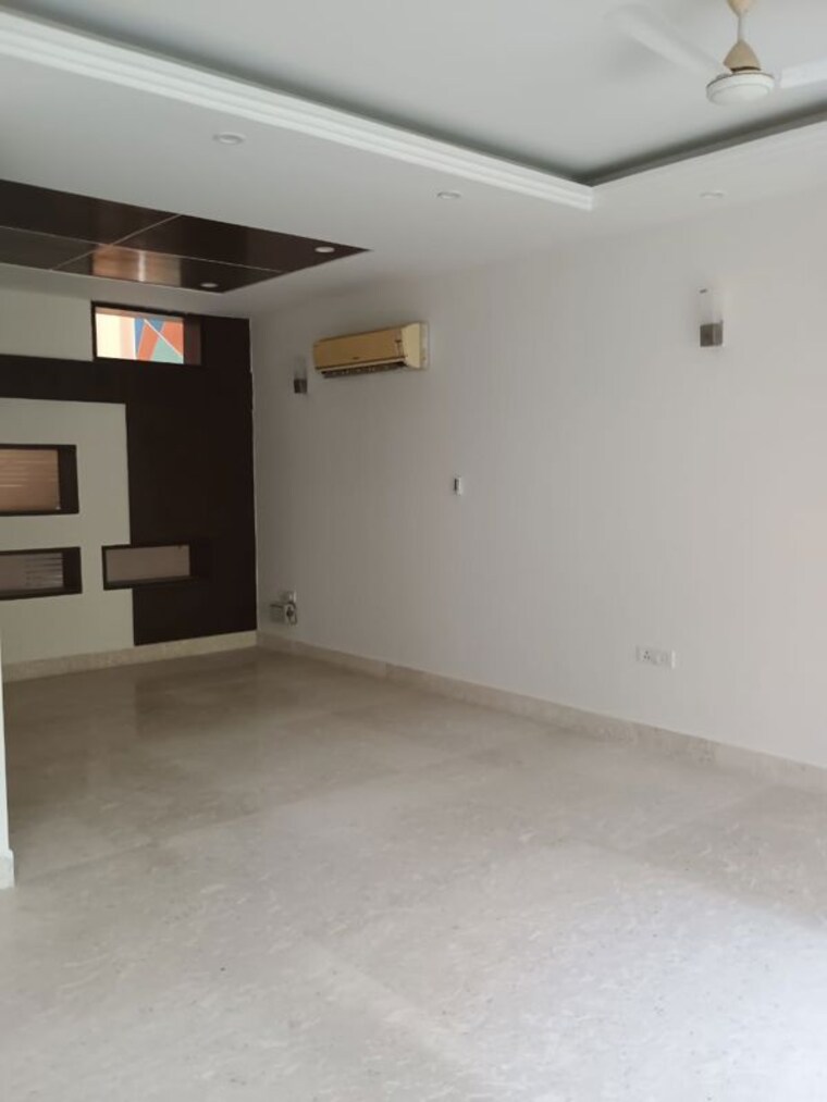 Room, unitech-uniworld-resorts-the-residences 5 Bedroom 6996 Sq.Ft. Villa In Sector 33 Gurgaon 10086801