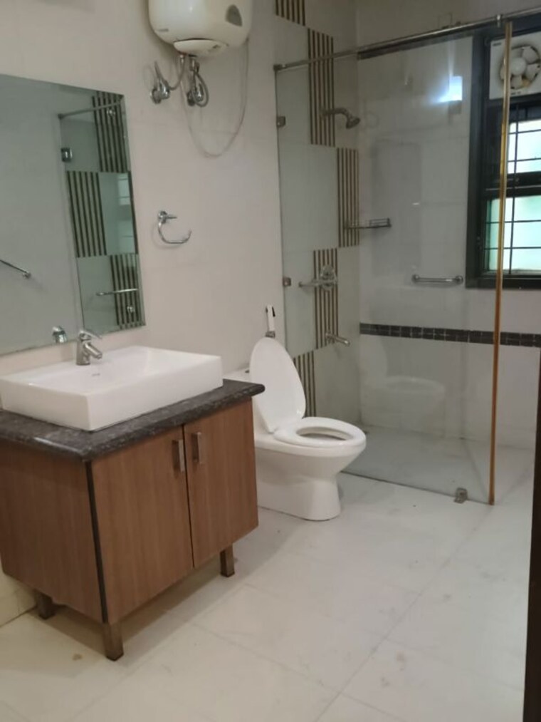 Bathroom, unitech-uniworld-resorts-the-residences 5 Bedroom 6996 Sq.Ft. Villa In Sector 33 Gurgaon 10086801