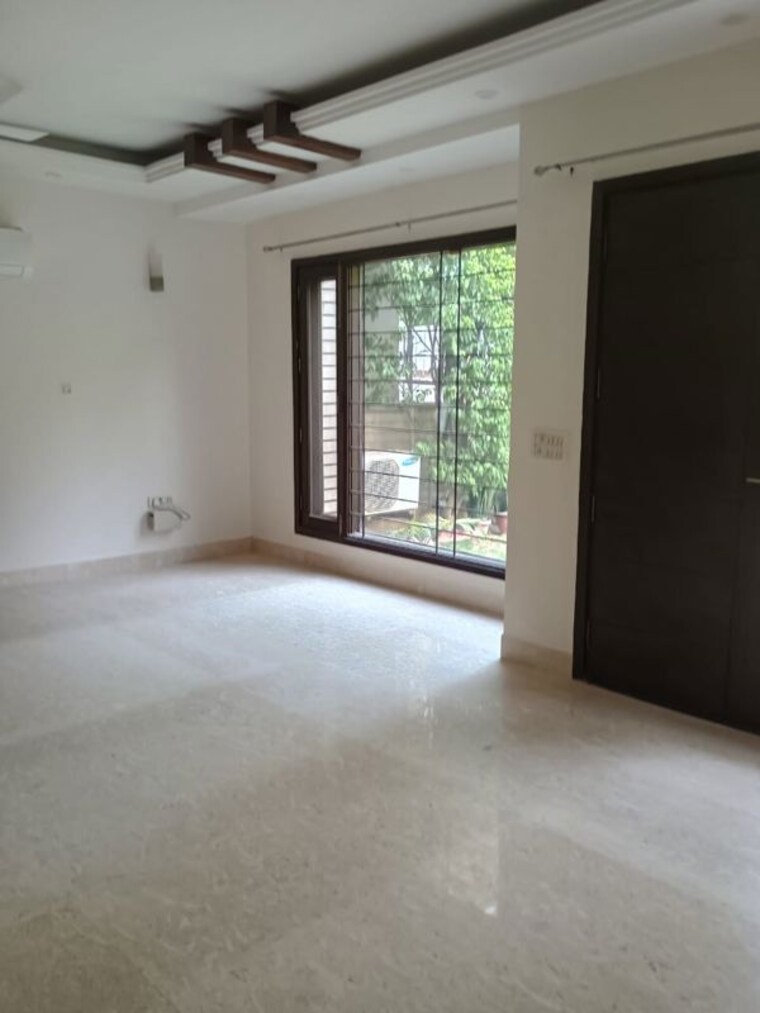 Room, unitech-uniworld-resorts-the-residences 5 Bedroom 6996 Sq.Ft. Villa In Sector 33 Gurgaon 10086801