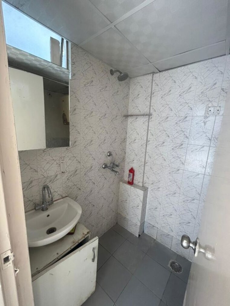 Bathroom, zara-aavaas 1 Bedroom 365 Sq.Ft. Apartment In Sector 104 Gurgaon 10086805