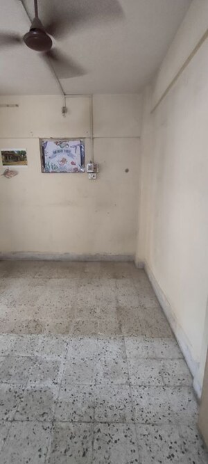 Room in 1 BHK Apartment at Devrai CHS, Kandivali West – for Rent