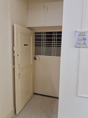 Room in 2 BHK Apartment at Belvalkar Ashirwad, Bhandarkar Road – for Rent