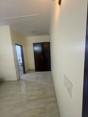 Room in 3 BHK Builder Floor at Sector 51 – for Rent