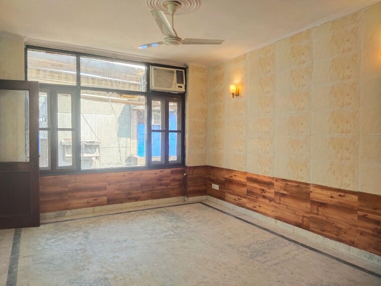 Room, east of kailash 2 Bedroom 125 Sq.Yd. Builder Floor In East Of Kailash Delhi 10086904