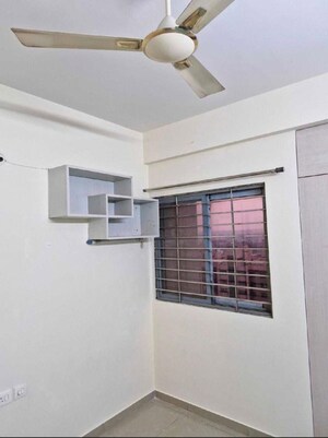 Room in 2 BHK Apartment at Goyal Footprints, Thanisandra Main Road – for Rent