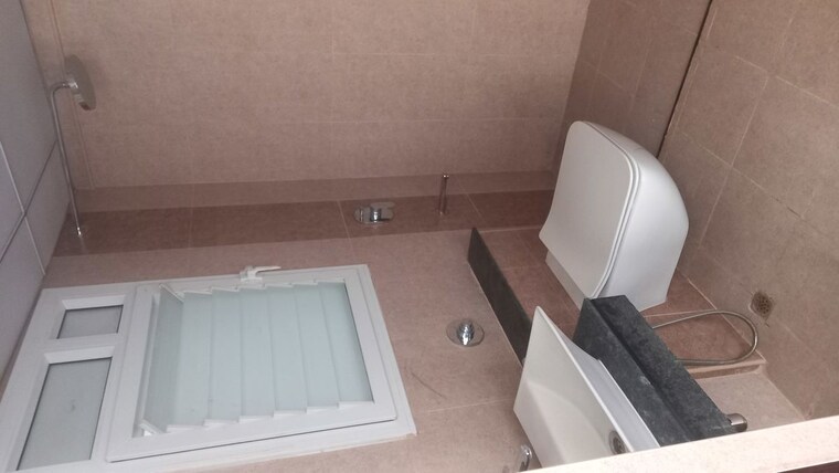Attached Bathroom, puravankara-silversands 3 Bedroom 1000 Sq.Ft. Apartment In Mundhwa Pune 10086893
