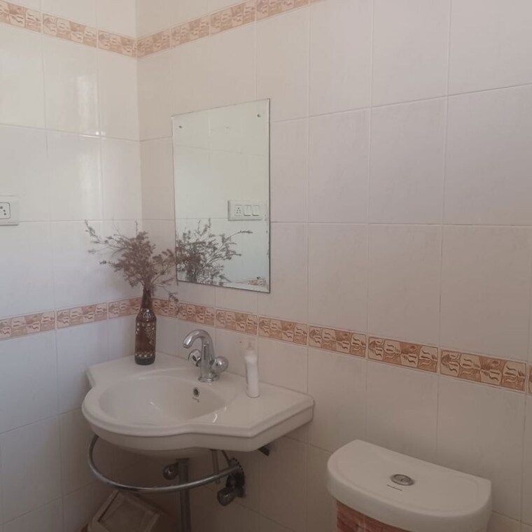Bathroom, sector 49 1 Bedroom 500 Sq.Ft. Builder Floor In Sector 49 Chandigarh 10086924