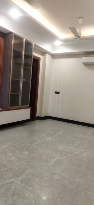 Room in 3 BHK Builder Floor at Unitech Uniworld Resorts-The Residences, Sector 33 – for Rent