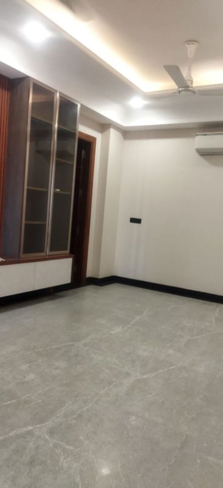 Room, unitech-uniworld-resorts-the-residences 3 Bedroom 4000 Sq.Ft. Builder Floor In Sector 33 Gurgaon 10084686