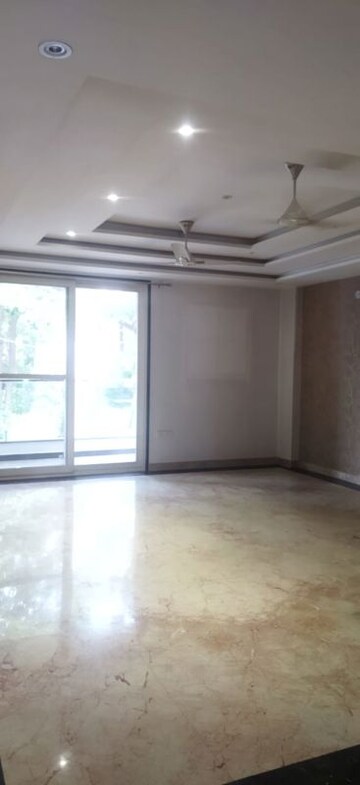 Room in 3 BHK Builder Floor at Unitech Uniworld Resorts-The Residences, Sector 33 – for Rent