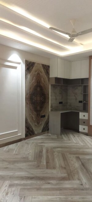  3 BHK Builder Floor at Unitech Uniworld Resorts-The Residences, Sector 33 – for Rent