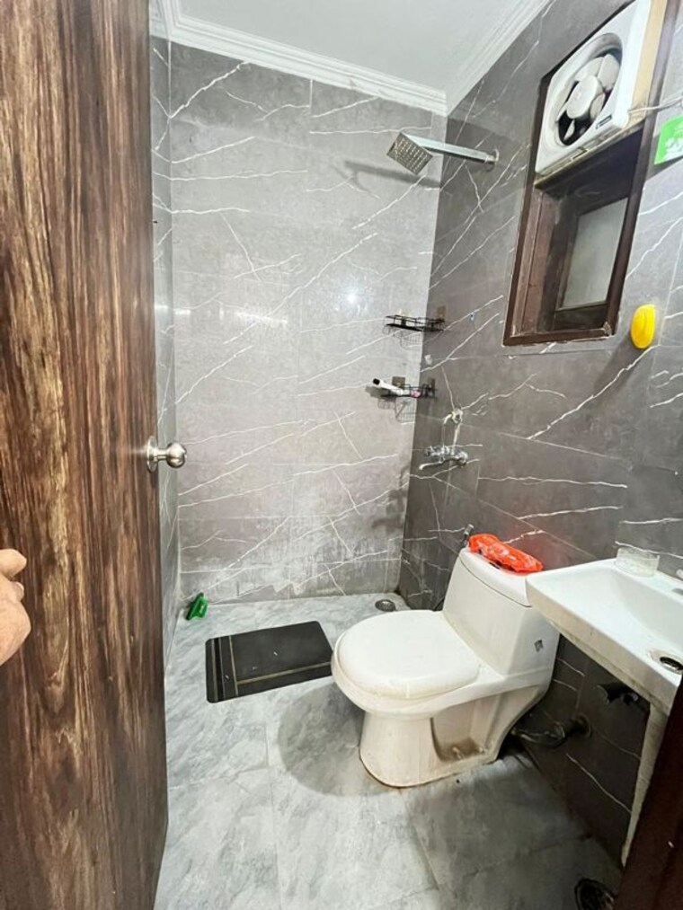 Bathroom, neb sarai 2 Bedroom 850 Sq.Ft. Builder Floor In Neb Sarai Delhi 10086931