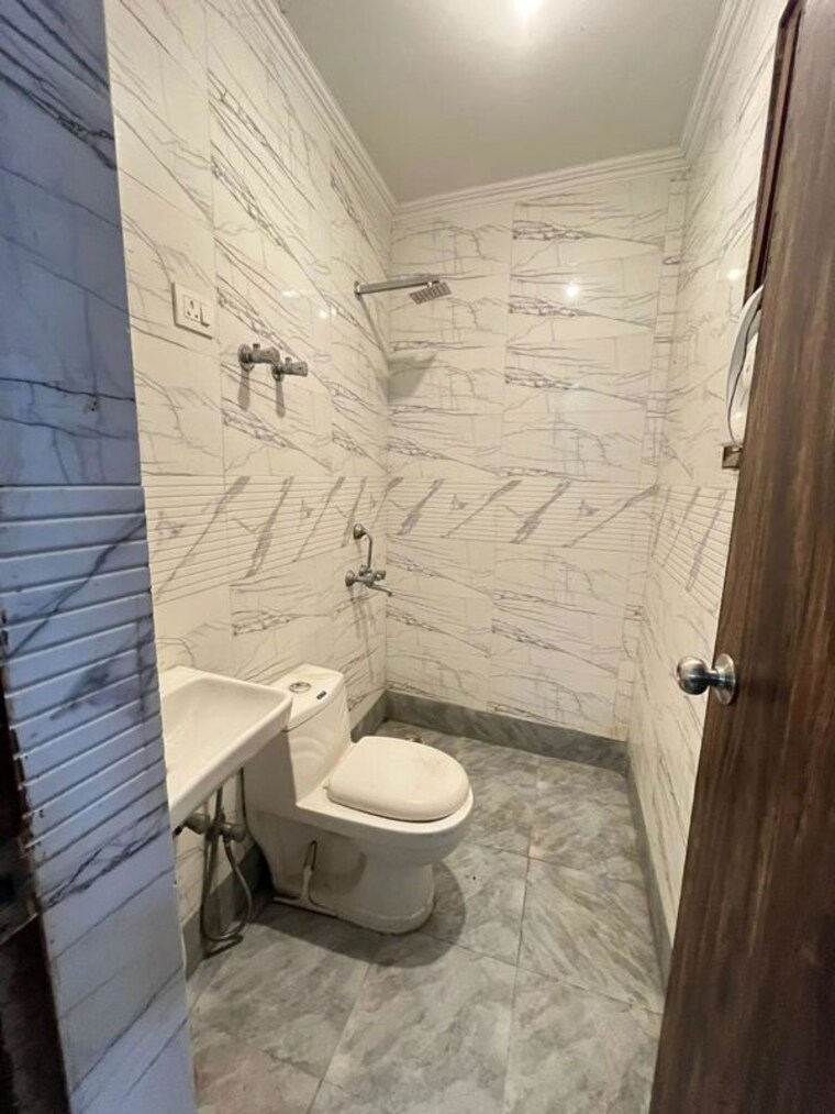 Bathroom, neb sarai 2 Bedroom 850 Sq.Ft. Builder Floor In Neb Sarai Delhi 10086931