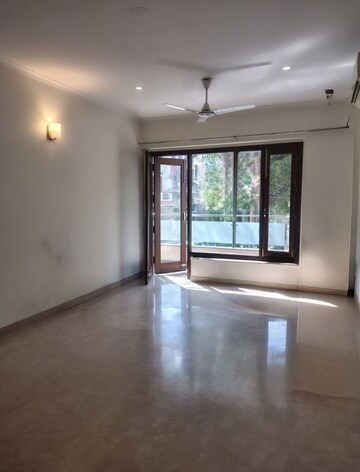 Room in 3 BHK Builder Floor at Safdarjung Enclave – for Rent