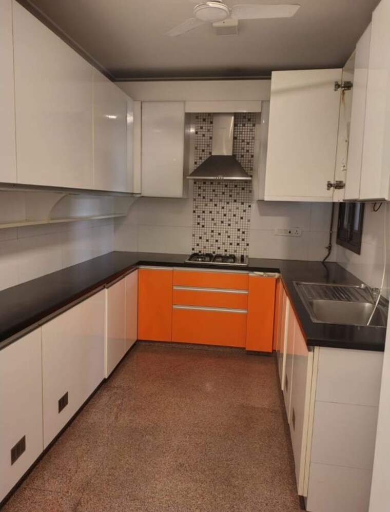 Kitchen, safdarjung enclave 3 Bedroom 1600 Sq.Ft. Builder Floor In Safdarjung Enclave Delhi 10086961