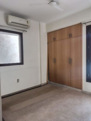 Room in 3 BHK Builder Floor at Safdarjung Enclave – for Rent