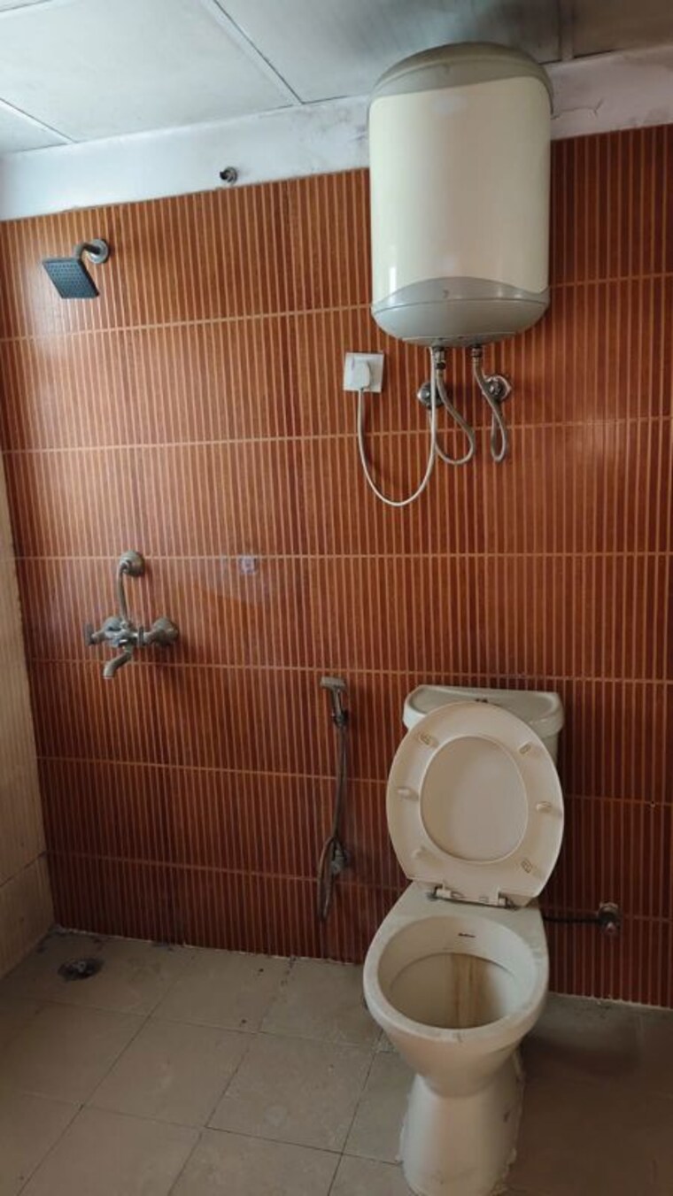 Bathroom, mapsko-krishna-apra-sapphire 3 Bedroom 1890 Sq.Ft. Apartment In Vaibhav Khand Ghaziabad 10086980