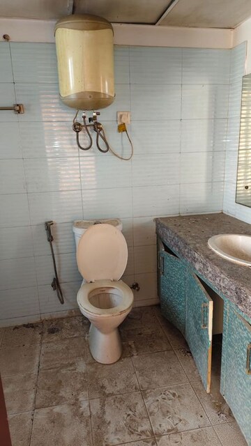 Bathroom in 3 BHK Apartment at Mapsko Krishna Apra Sapphire, Vaibhav Khand – for Sale