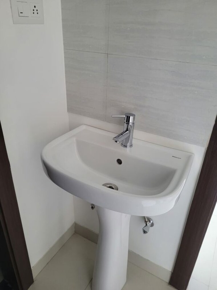 Bathroom, magarpatta-city-heliconia 1 Bedroom 610 Sq.Ft. Apartment In Hadapsar Pune 10086948