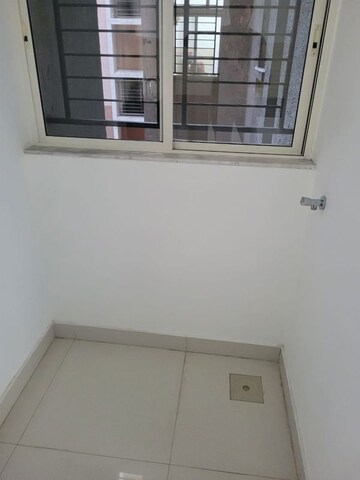 Room in 1 BHK Apartment at Magarpatta City Heliconia, Hadapsar – for Rent