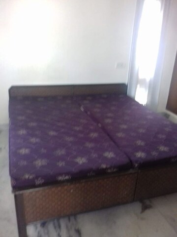 Bedroom in 1 BHK Builder Floor at Sector 44 – for Rent