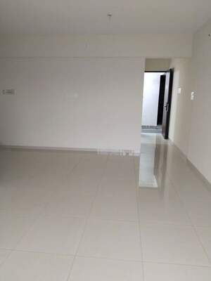 Room in 3 BHK Apartment at Magarpatta Trillium, Hadapsar – for Rent