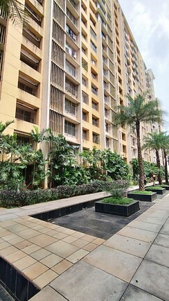 2 BHK Apartment For Sale in Lodha Aqua