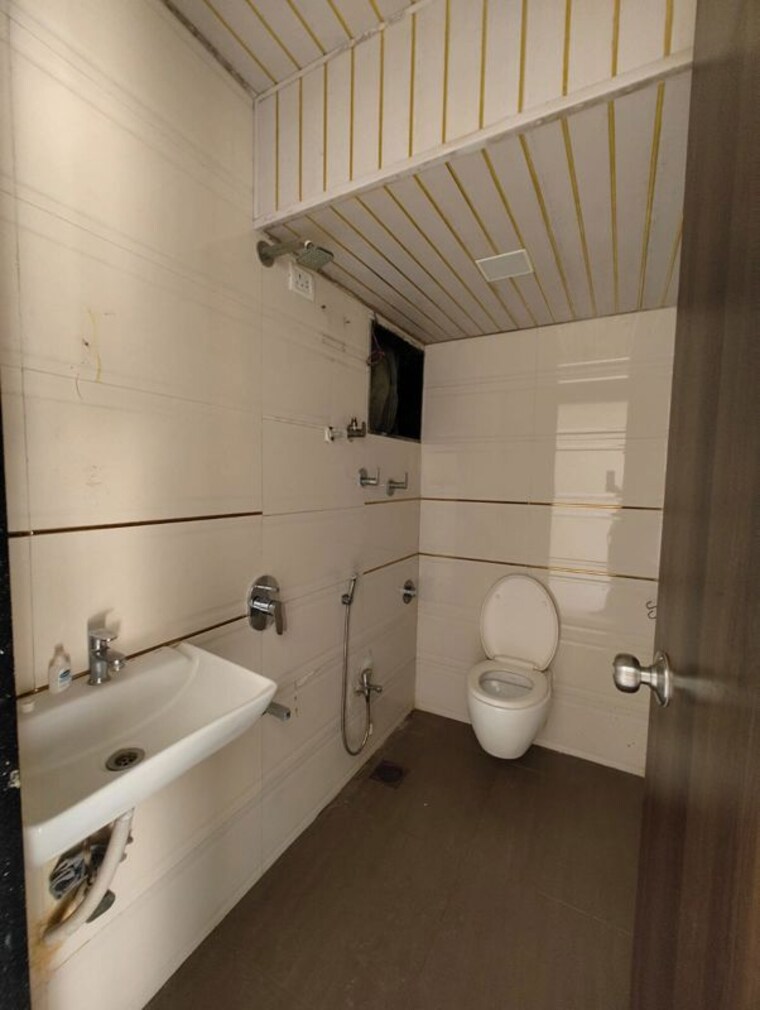 Bathroom, fortune-towers 1 Bedroom 425 Sq.Ft. Apartment In Mazgaon Mumbai 10087051