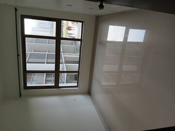 Room in 2 BHK Apartment at Kalpataru Paramount, Kapur Bawdi – for Sale