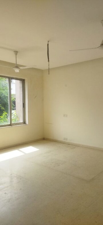 Room in 5 BHK Villa at Unitech Uniworld Resorts-The Residences, Sector 33 – for Sale