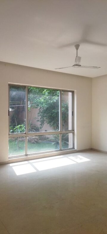 Room in 5 BHK Villa at Unitech Uniworld Resorts-The Residences, Sector 33 – for Sale