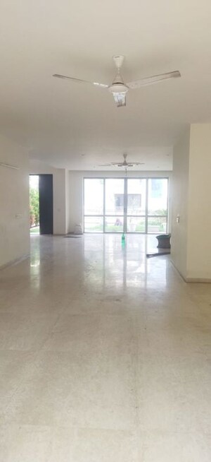 Room in 5 BHK Villa at Unitech Uniworld Resorts-The Residences, Sector 33 – for Sale