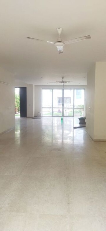 Room in 5 BHK Villa at Unitech Uniworld Resorts-The Residences, Sector 33 – for Sale