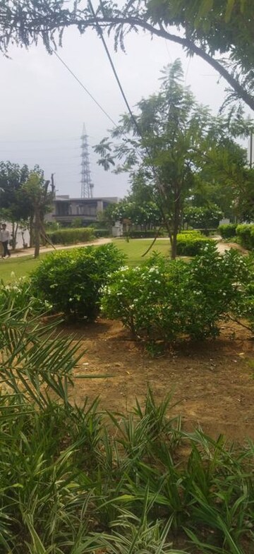 Plot Area in 5 BHK Villa at Unitech Uniworld Resorts-The Residences, Sector 33 – for Sale