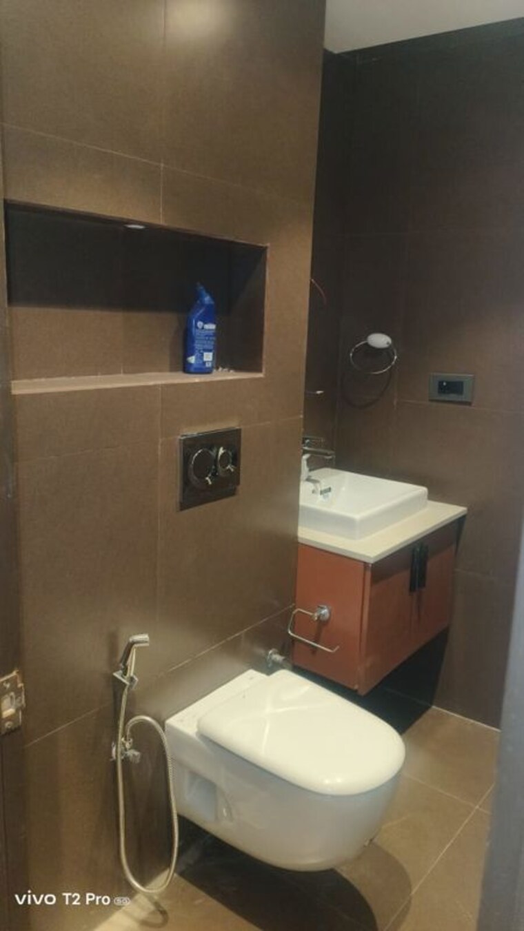 Bathroom, unitech-uniworld-resorts-the-residences 5 Bedroom 6880 Sq.Ft. Villa In Sector 33 Gurgaon 10086725