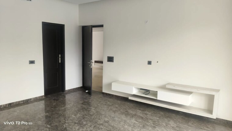 Room, unitech-uniworld-resorts-the-residences 5 Bedroom 6880 Sq.Ft. Villa In Sector 33 Gurgaon 10086725
