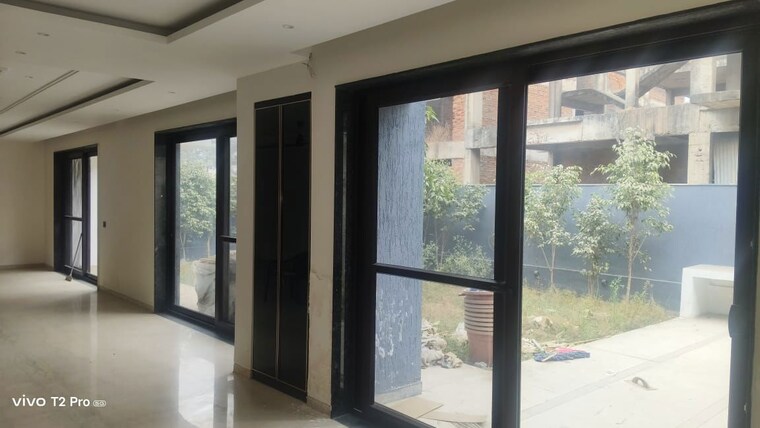 Room, unitech-uniworld-resorts-the-residences 5 Bedroom 6880 Sq.Ft. Villa In Sector 33 Gurgaon 10086725