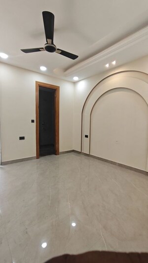 Room in 3 BHK Builder Floor at BPTP District 3, Sector 85 – for Sale