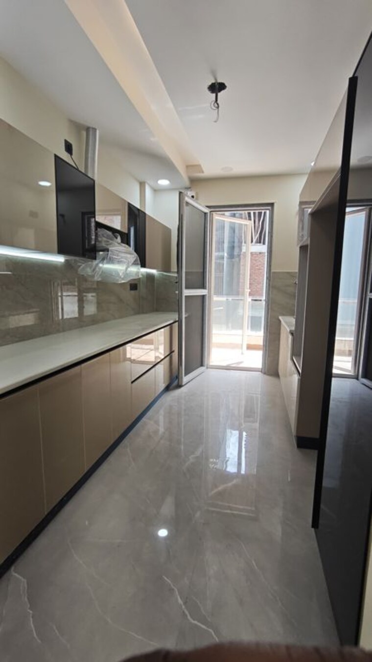 Kitchen, bptp-district-3 3 Bedroom 179 Sq.Yd. Builder Floor In Sector 85 Faridabad 10087319