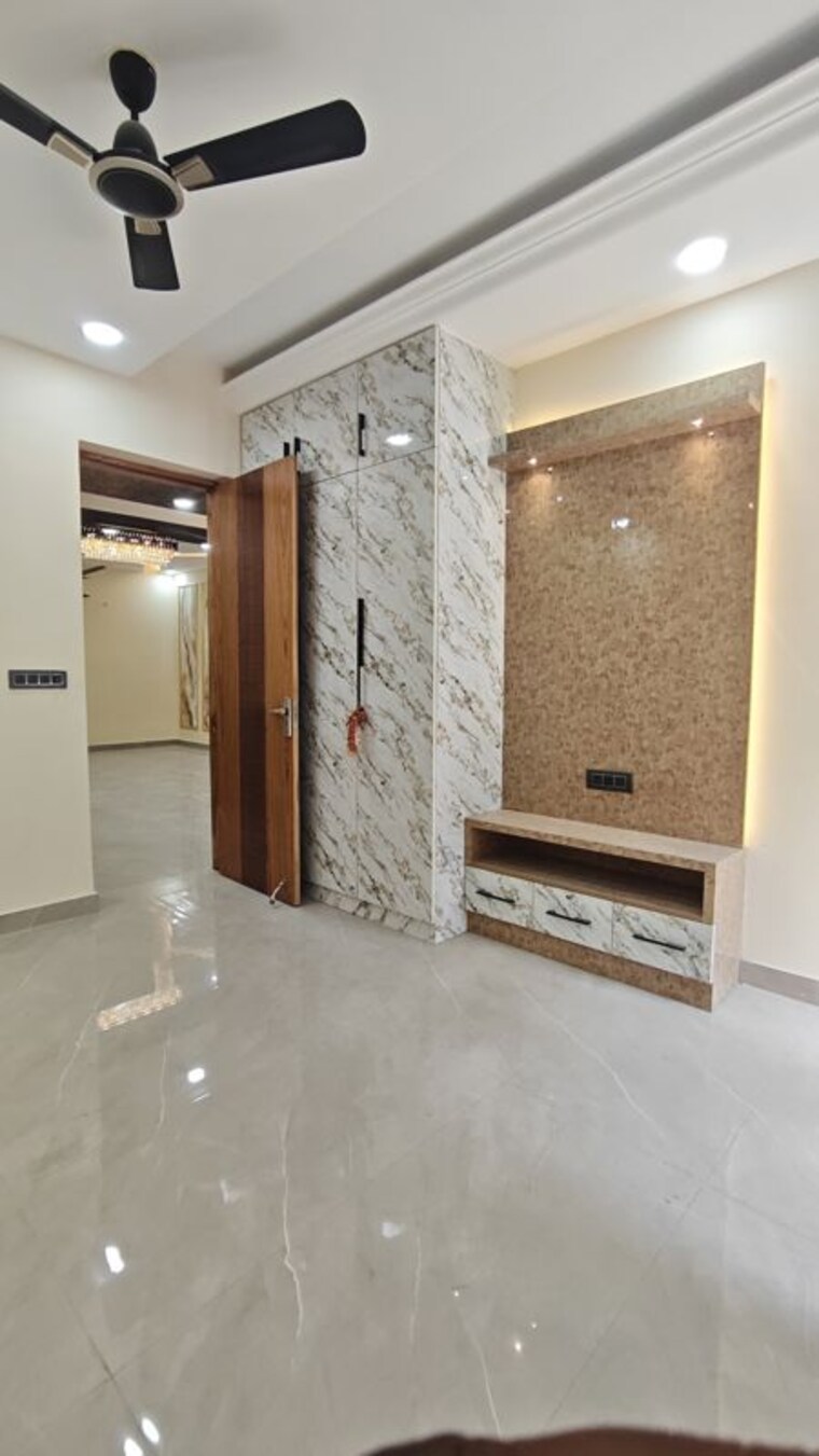 Room, bptp-district-3 3 Bedroom 179 Sq.Yd. Builder Floor In Sector 85 Faridabad 10087319